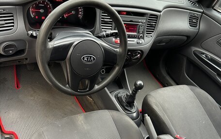 KIA Rio II, 2011 год, 650 000 рублей, 11 фотография