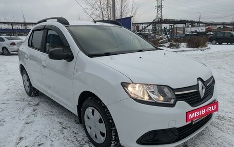 Renault Logan II, 2017 год, 749 000 рублей, 3 фотография