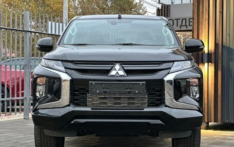 Mitsubishi L200 IV рестайлинг, 2023 год, 4 820 000 рублей, 2 фотография