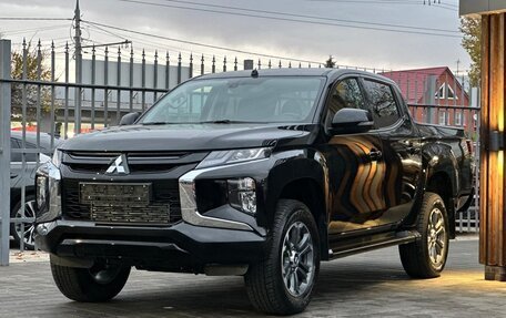 Mitsubishi L200 IV рестайлинг, 2023 год, 4 820 000 рублей, 3 фотография