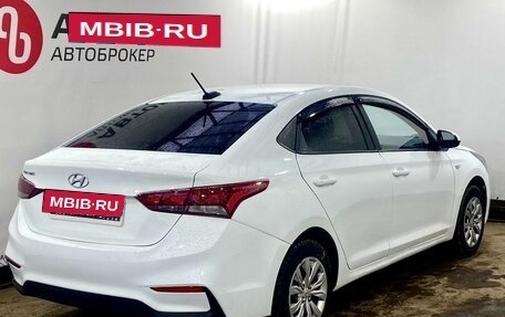 Hyundai Solaris II рестайлинг, 2018 год, 900 000 рублей, 7 фотография