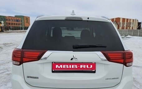 Mitsubishi Outlander III рестайлинг 3, 2019 год, 2 600 000 рублей, 6 фотография