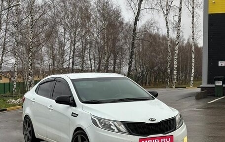 KIA Rio III рестайлинг, 2013 год, 1 100 000 рублей, 2 фотография