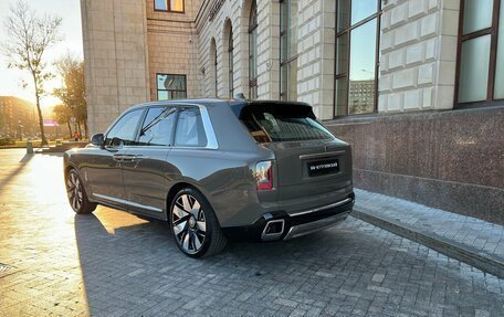 Rolls-Royce Cullinan, 2024 год, 102 000 000 рублей, 6 фотография