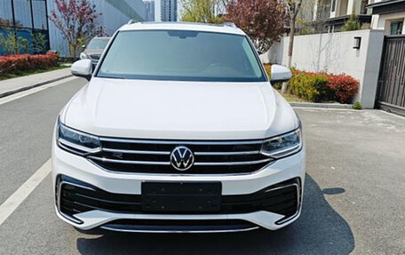 Volkswagen Tiguan II, 2021 год, 3 120 979 рублей, 2 фотография