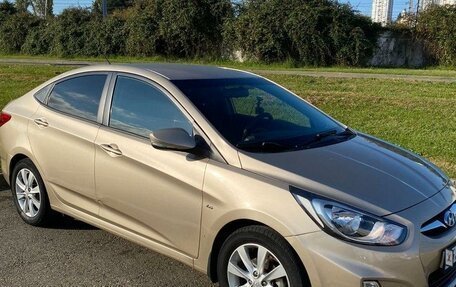 Hyundai Solaris II рестайлинг, 2011 год, 950 000 рублей, 1 фотография