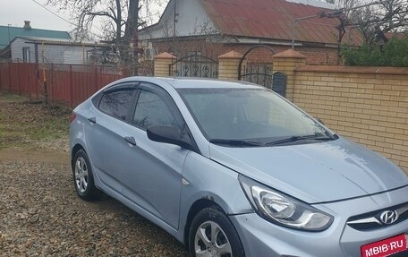 Hyundai Solaris II рестайлинг, 2011 год, 600 000 рублей, 2 фотография