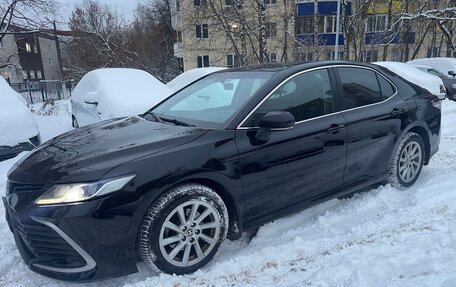 Toyota Camry, 2021 год, 2 250 000 рублей, 4 фотография