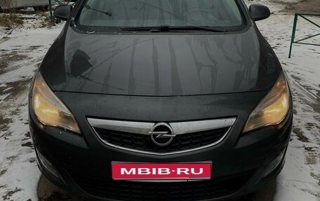 Opel Astra J, 2010 год, 850 000 рублей, 1 фотография