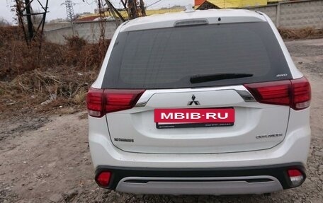 Mitsubishi Outlander III рестайлинг 3, 2019 год, 3 000 000 рублей, 3 фотография