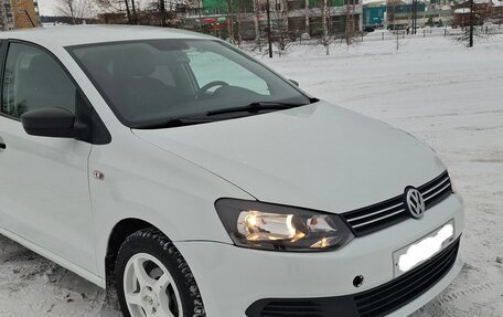 Volkswagen Polo VI (EU Market), 2013 год, 750 000 рублей, 1 фотография