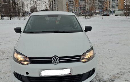 Volkswagen Polo VI (EU Market), 2013 год, 750 000 рублей, 2 фотография