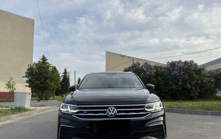 Volkswagen Tiguan II, 2020 год, 4 249 000 рублей, 2 фотография