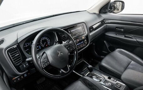 Mitsubishi Outlander III рестайлинг 3, 2018 год, 3 150 000 рублей, 14 фотография