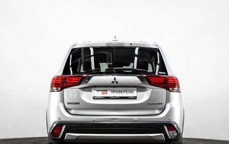 Mitsubishi Outlander III рестайлинг 3, 2018 год, 3 150 000 рублей, 5 фотография