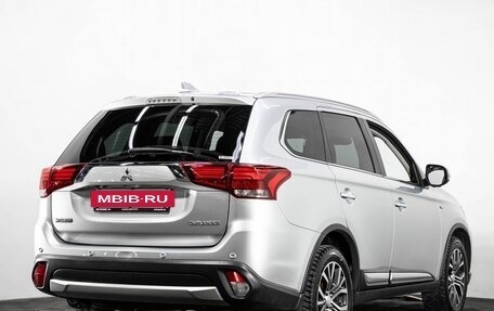 Mitsubishi Outlander III рестайлинг 3, 2018 год, 3 150 000 рублей, 4 фотография