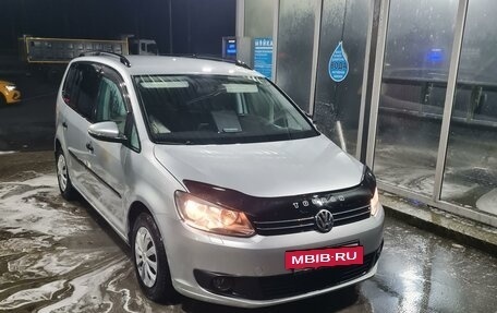 Volkswagen Touran III, 2012 год, 1 099 000 рублей, 2 фотография