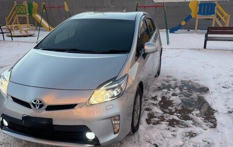 Toyota Prius, 2015 год, 1 415 000 рублей, 4 фотография