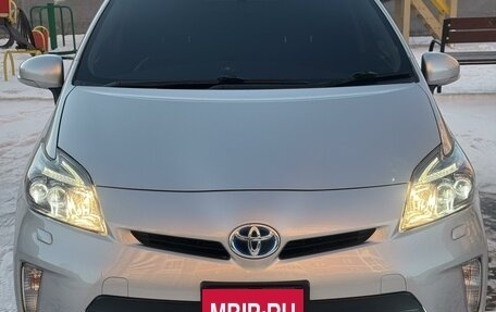 Toyota Prius, 2015 год, 1 415 000 рублей, 3 фотография