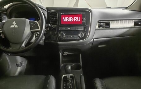 Mitsubishi Outlander III рестайлинг 3, 2013 год, 1 498 000 рублей, 11 фотография