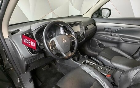 Mitsubishi Outlander III рестайлинг 3, 2013 год, 1 498 000 рублей, 14 фотография