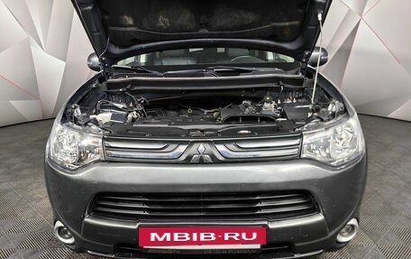 Mitsubishi Outlander III рестайлинг 3, 2013 год, 1 498 000 рублей, 18 фотография