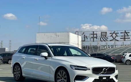 Volvo V60 II, 2020 год, 2 800 000 рублей, 8 фотография