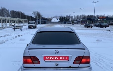 Mercedes-Benz E-Класс, 1996 год, 380 000 рублей, 2 фотография