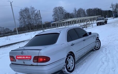 Mercedes-Benz E-Класс, 1996 год, 380 000 рублей, 3 фотография