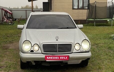 Mercedes-Benz E-Класс, 1996 год, 380 000 рублей, 10 фотография