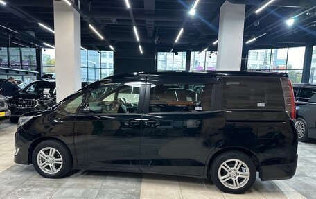 Toyota Noah III, 2018 год, 2 350 000 рублей, 5 фотография