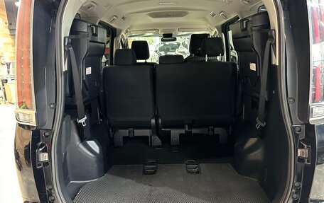 Toyota Noah III, 2018 год, 2 350 000 рублей, 10 фотография