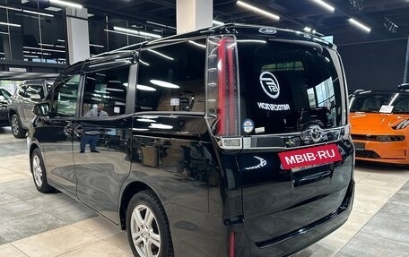 Toyota Noah III, 2018 год, 2 350 000 рублей, 6 фотография