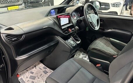 Toyota Noah III, 2018 год, 2 350 000 рублей, 19 фотография