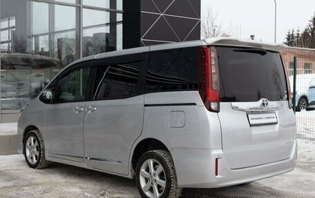 Toyota Noah III, 2014 год, 1 850 000 рублей, 3 фотография