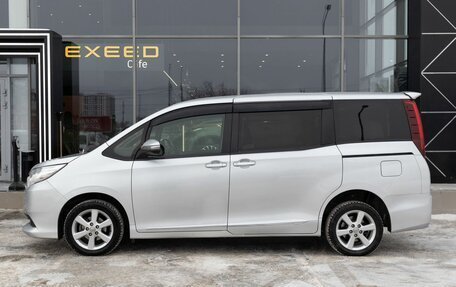 Toyota Noah III, 2014 год, 1 850 000 рублей, 2 фотография