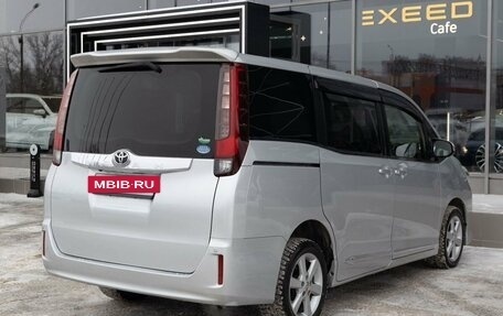 Toyota Noah III, 2014 год, 1 850 000 рублей, 5 фотография