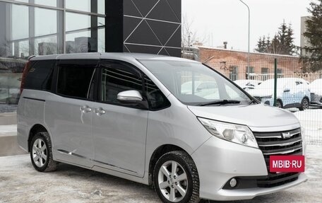 Toyota Noah III, 2014 год, 1 850 000 рублей, 7 фотография