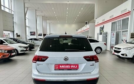 Volkswagen Tiguan II, 2017 год, 2 399 000 рублей, 8 фотография