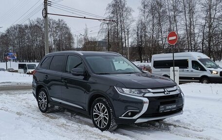 Mitsubishi Outlander III рестайлинг 3, 2016 год, 2 305 700 рублей, 3 фотография