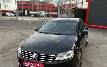 Volkswagen Passat B7, 2013 год, 1 080 000 рублей, 2 фотография