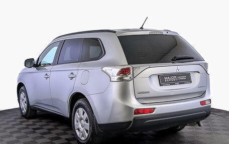 Mitsubishi Outlander III рестайлинг 3, 2014 год, 1 650 000 рублей, 7 фотография