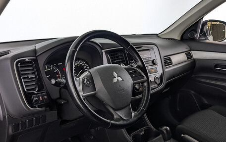 Mitsubishi Outlander III рестайлинг 3, 2014 год, 1 650 000 рублей, 15 фотография