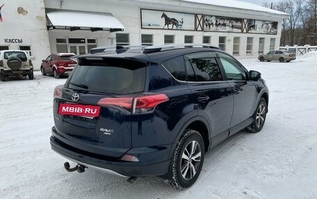 Toyota RAV4, 2018 год, 2 990 000 рублей, 5 фотография