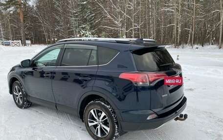 Toyota RAV4, 2018 год, 2 990 000 рублей, 3 фотография