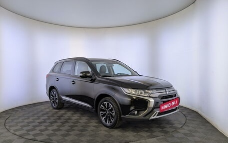 Mitsubishi Outlander III рестайлинг 3, 2021 год, 2 595 000 рублей, 3 фотография