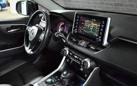 Toyota RAV4, 2019 год, 3 870 000 рублей, 10 фотография