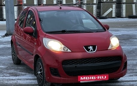 Peugeot 107 I рестайлинг, 2011 год, 410 000 рублей, 2 фотография