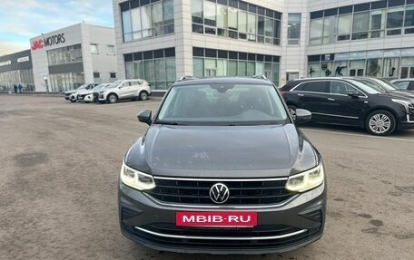 Volkswagen Tiguan II, 2021 год, 3 600 000 рублей, 3 фотография