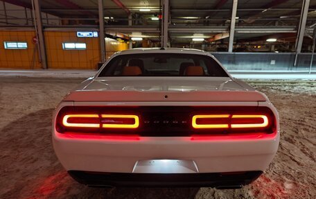 Dodge Challenger III рестайлинг 2, 2019 год, 4 500 000 рублей, 5 фотография